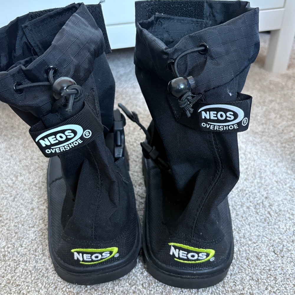 Neos Overshoes Mens Medium Black Voyager Waterproof Traction Winter Rain Light